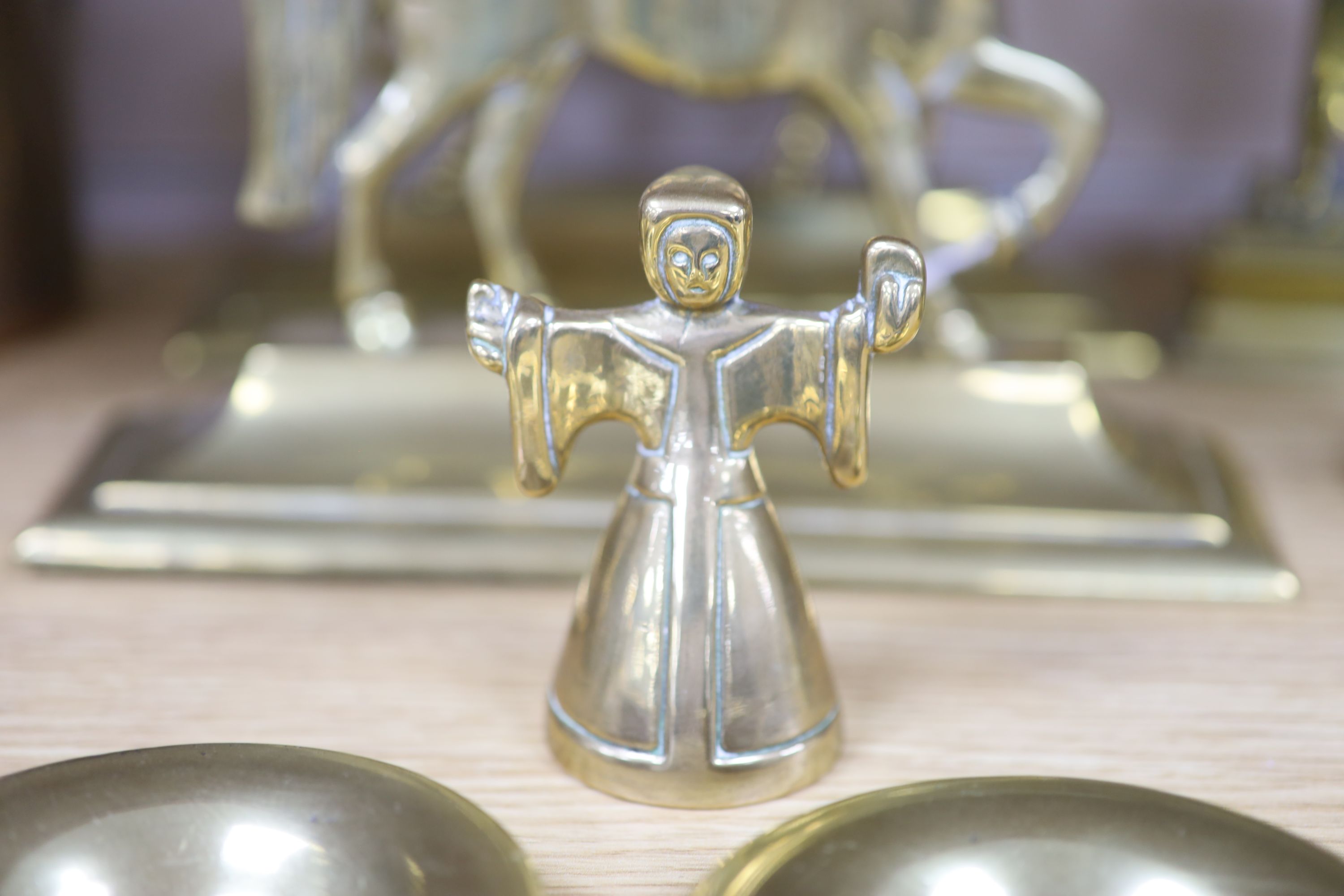 A quantity of mixed brass and three copper measures
